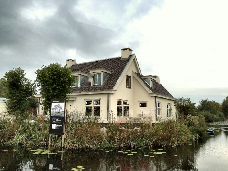 Villa aan het water